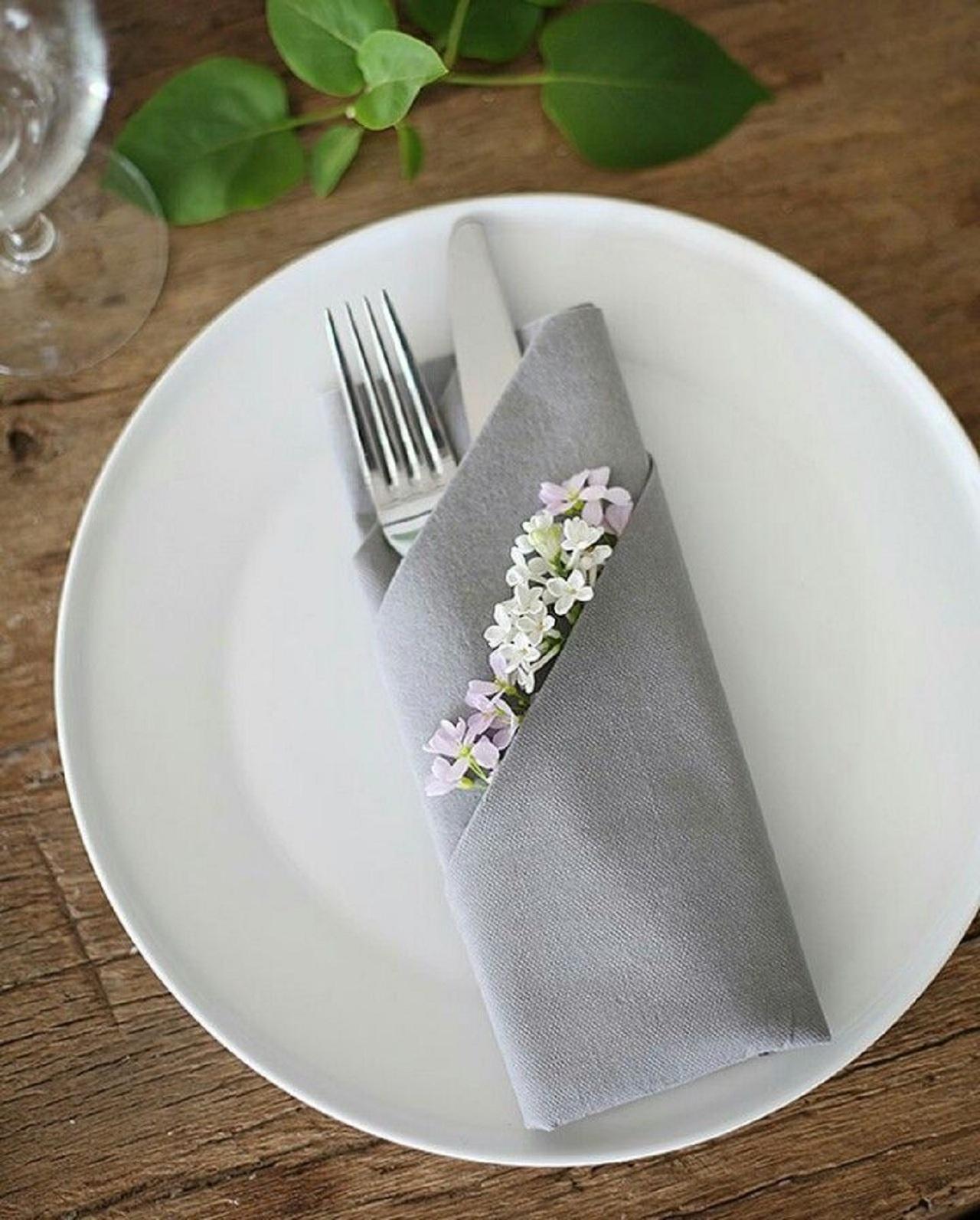 مدل تزیین دستمال سفره برای قاشق و چنگال 6