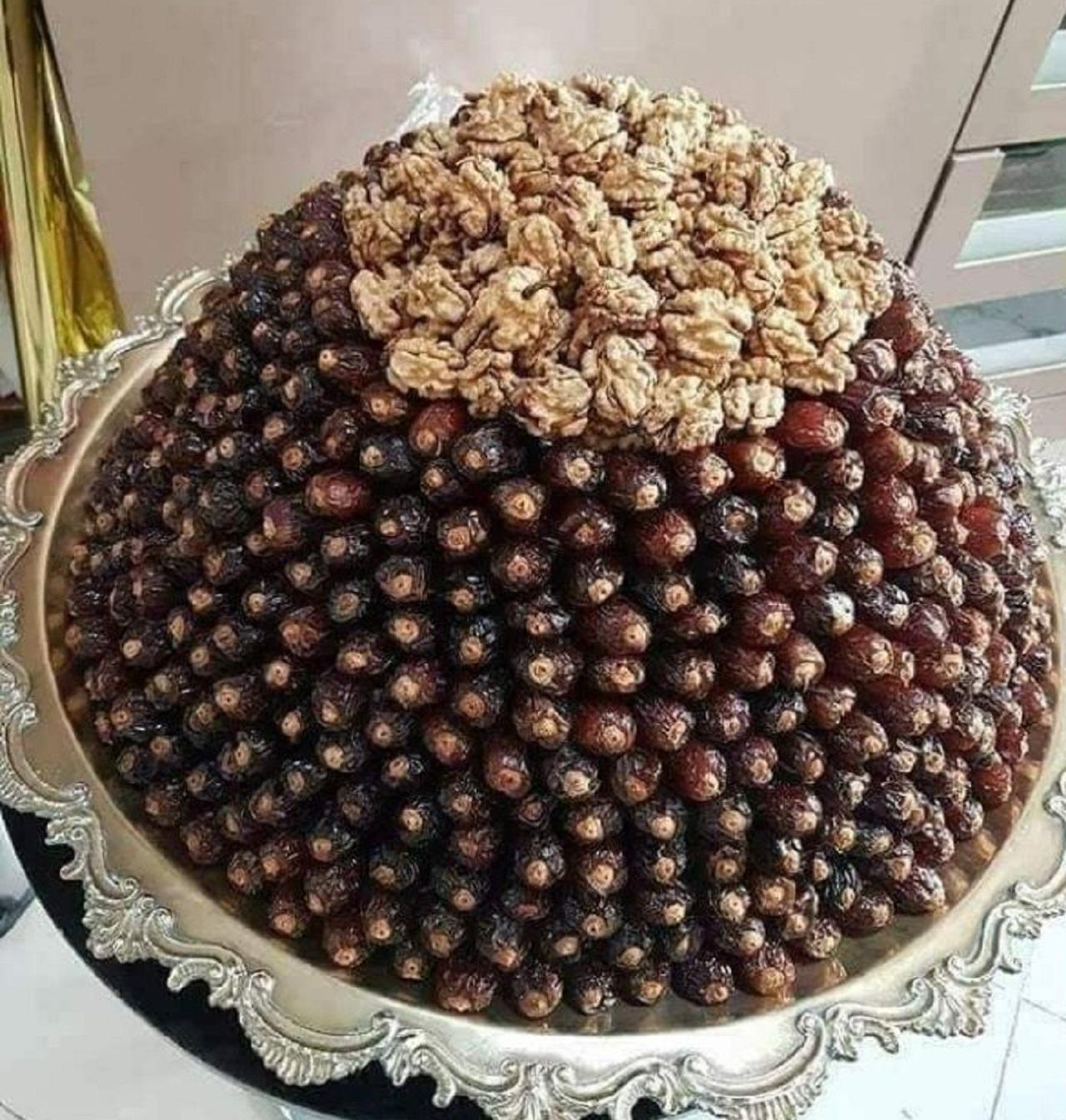 مدل تزیین خرما ساده و شیک با گردو و بادام 4