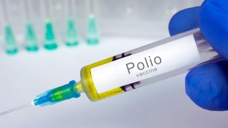 فلج اطفال در چه سنی رخ می دهد