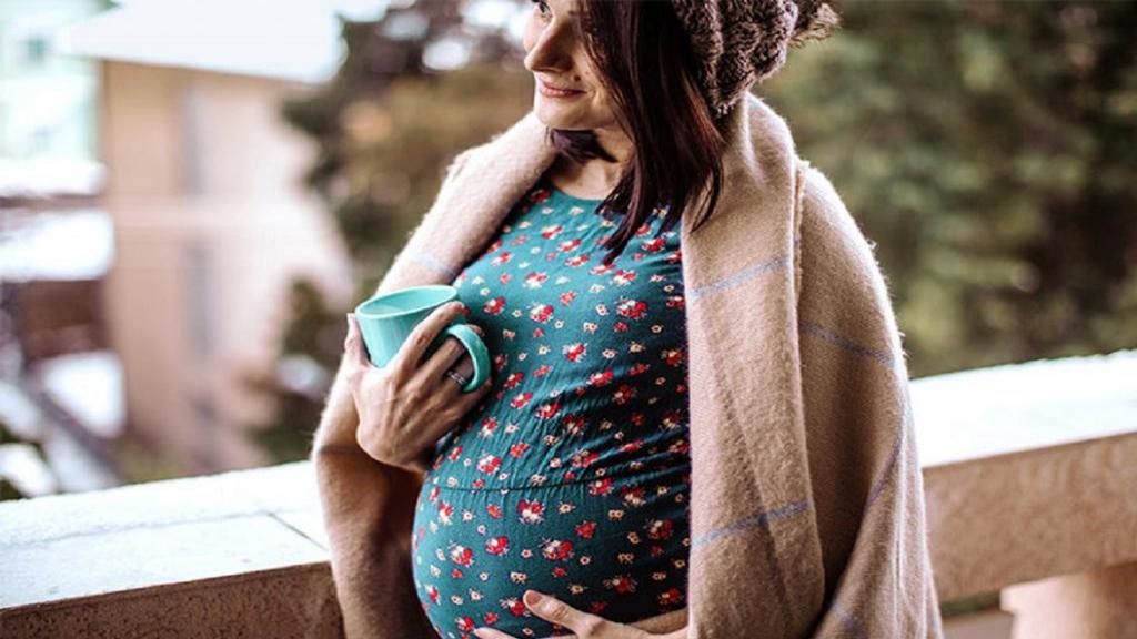 خواص خوردن عرق کاسنی در بارداری + عوارض جانبی