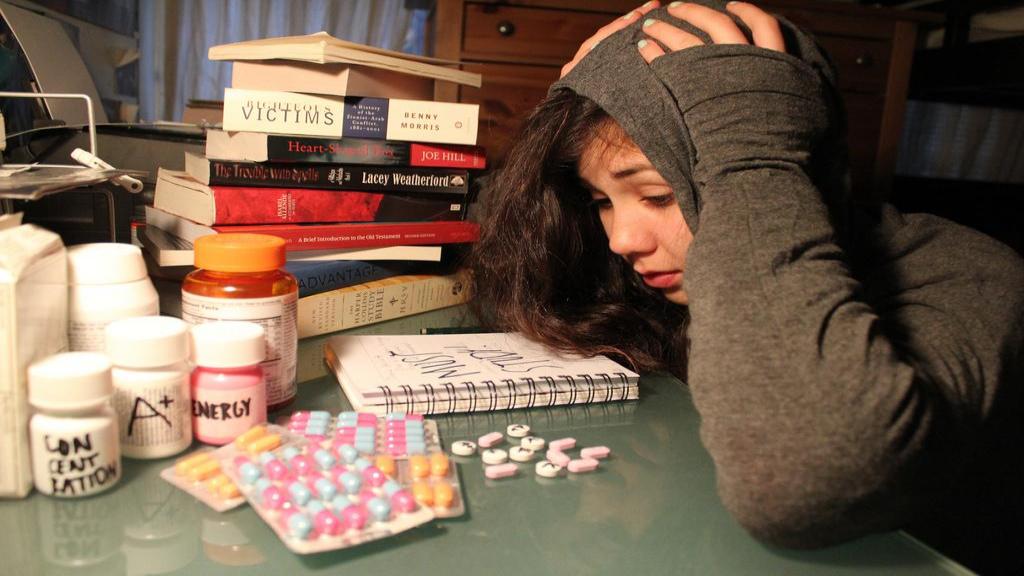 بهترین داروها برای درمان اضطراب و استرس در نوجوانان و عوارض آنها