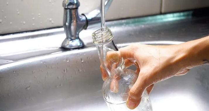 نحوه تمیز کردن بطری شیشه ای 10