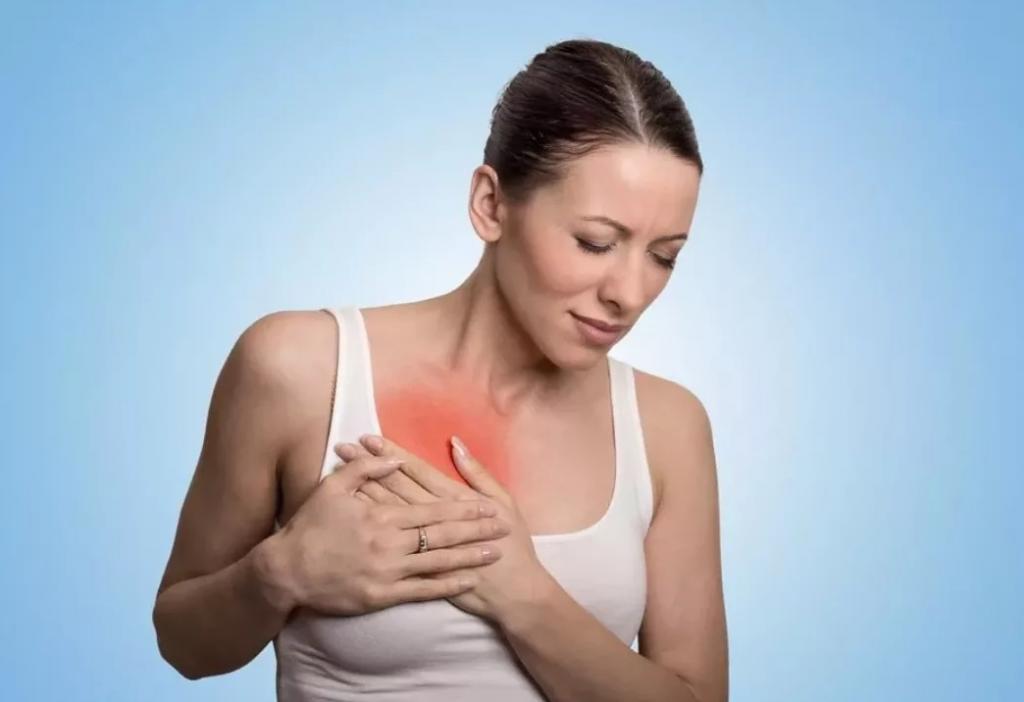 عواملی که باعث درد سینه در خانم های می شود