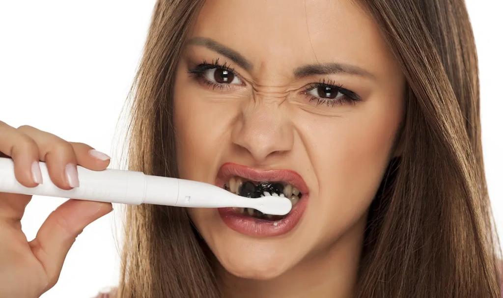 طریقه مصرف خمیر دندان زغالی