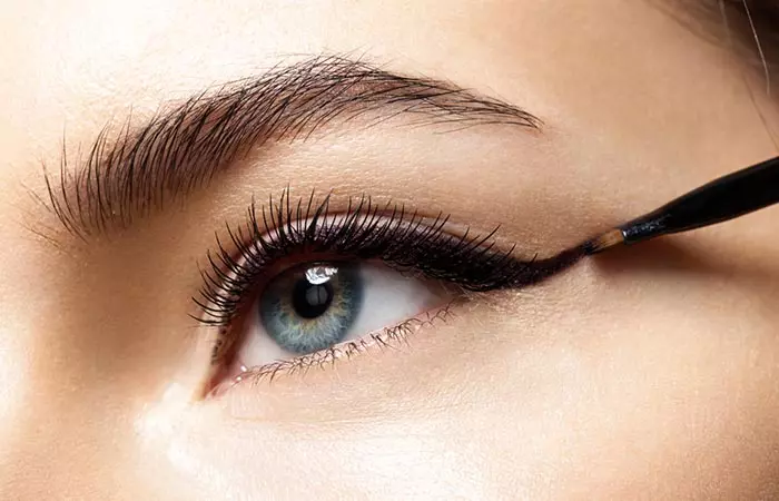 آموزش آرایش چشم برای چشم های بادومی