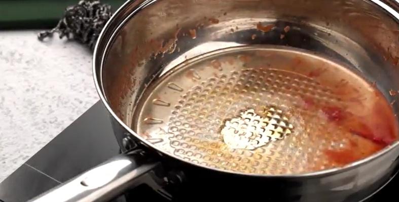 نحوه نچسب کردن ماهی تابه با روغن 15