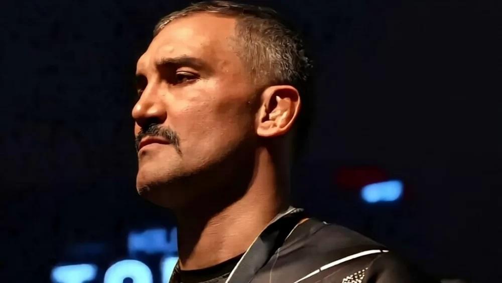 عکس نیم رخ محمد منصوری