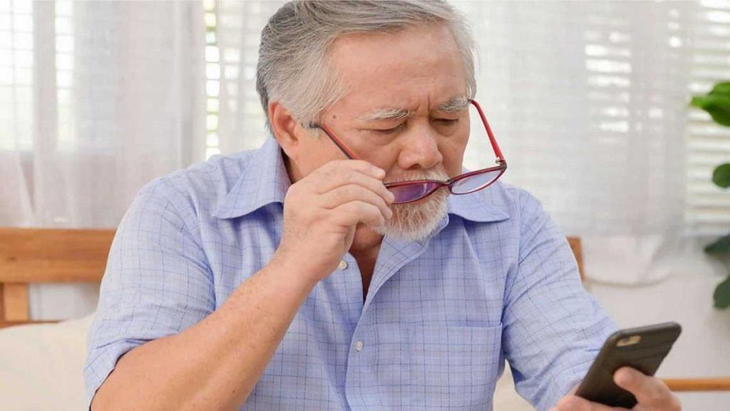 برای پیر چشمی چی بخوریم؛ غذاها و ویتامین برای پیر چشمی و تقویت بینایی