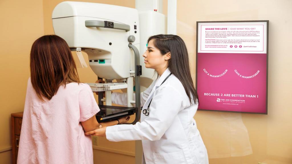 ماموگرافی چیست و چگونه انجام میشود؛ مزایا و خطرات ماموگرافی 