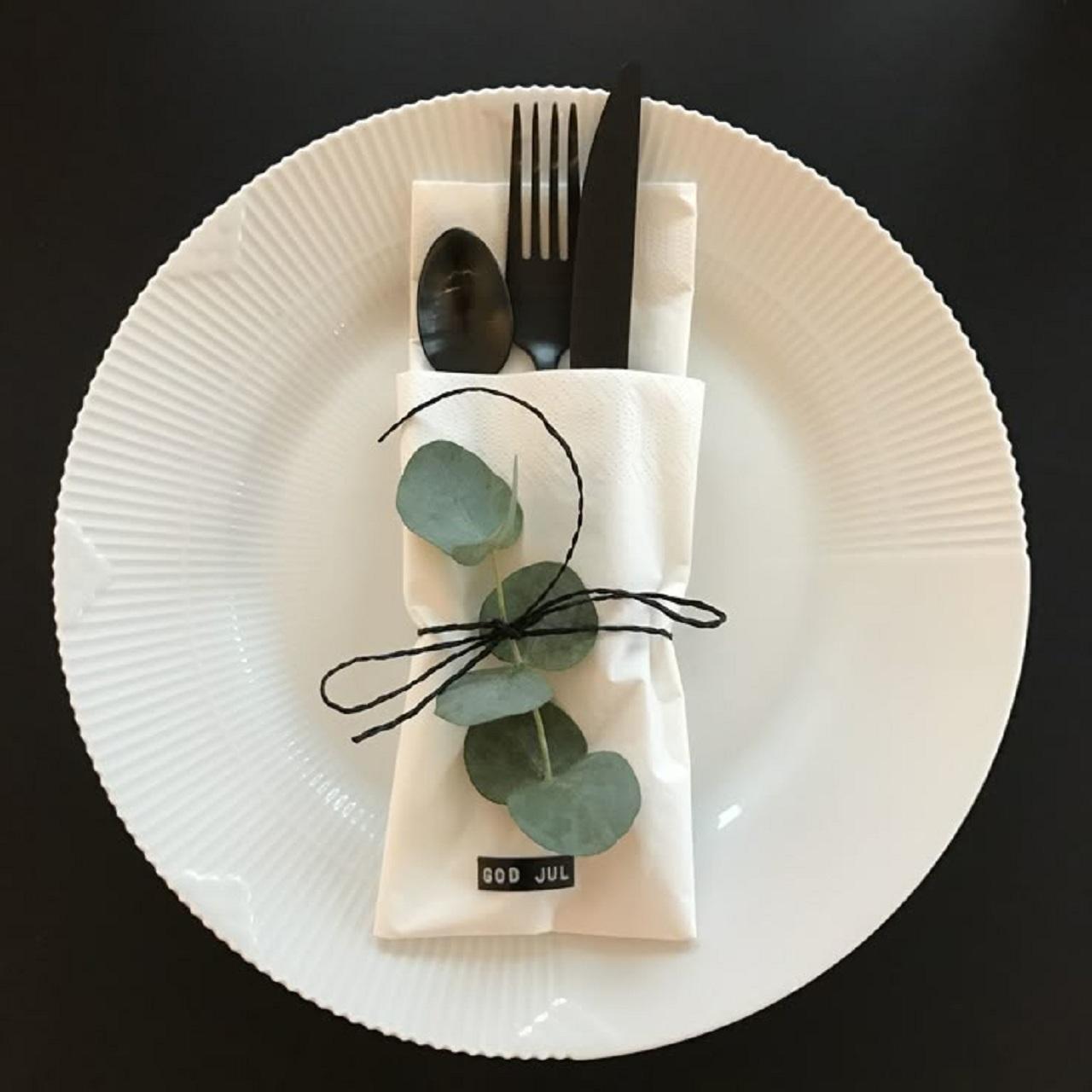 مدل تزیین دستمال سفره برای قاشق و چنگال 8