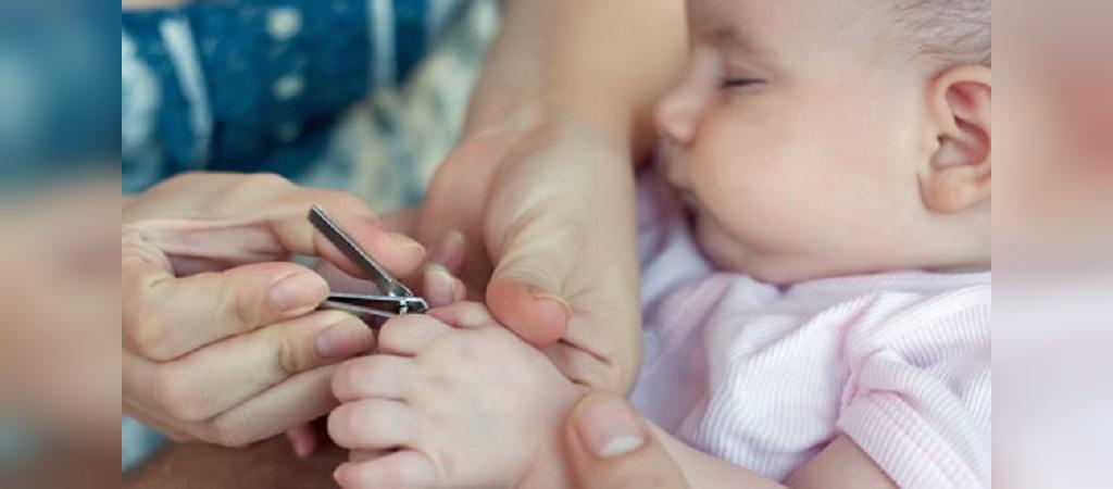 روش صحیح کوتاه کردن ناخن نوزادان