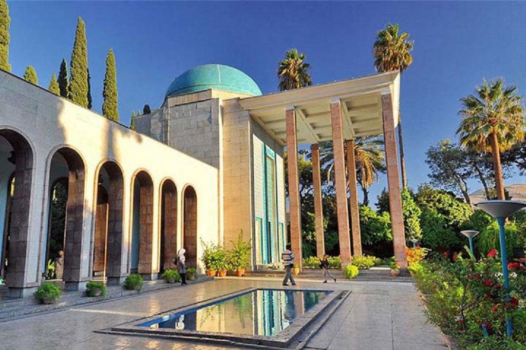 جاهای دیدنی شیراز : آرامگاه سعدی
