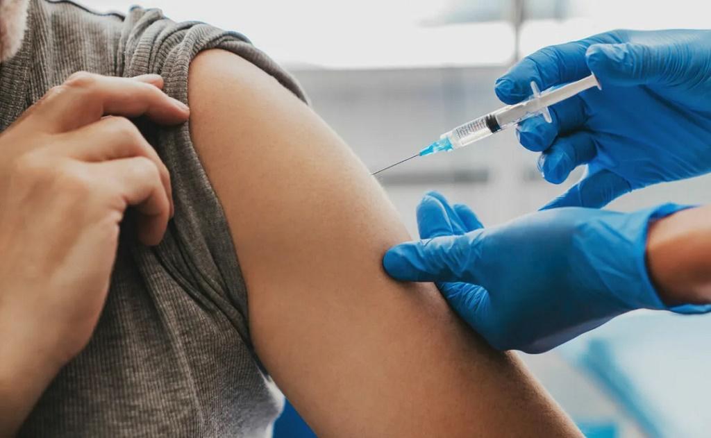 آزمایش های ضروری برای خانم های 40 ساله: واکسیناسیون ها 
