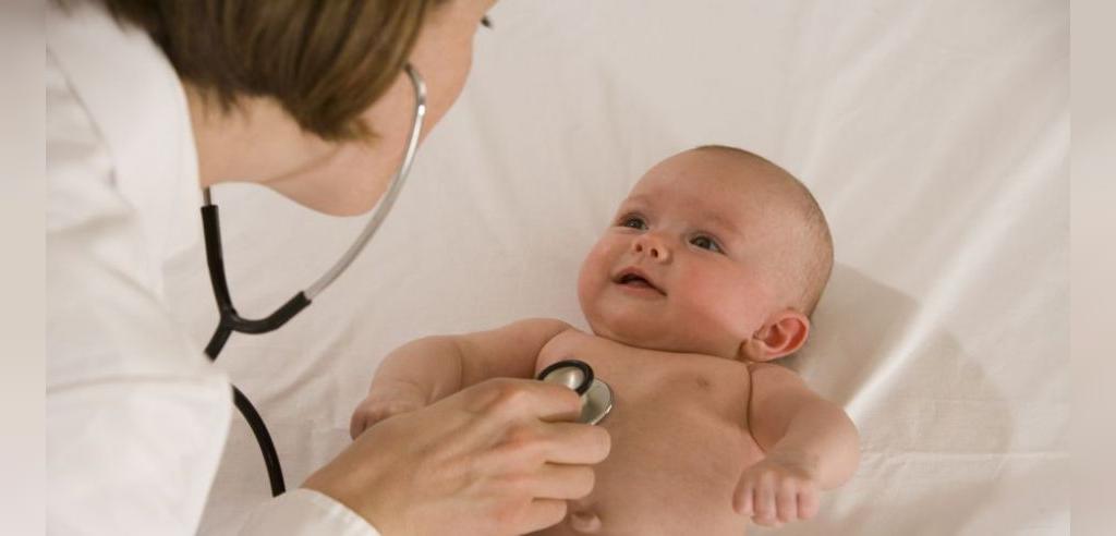 چه زمانی برای خروپف نوزاد باید به پزشک مراجعه کرد؟