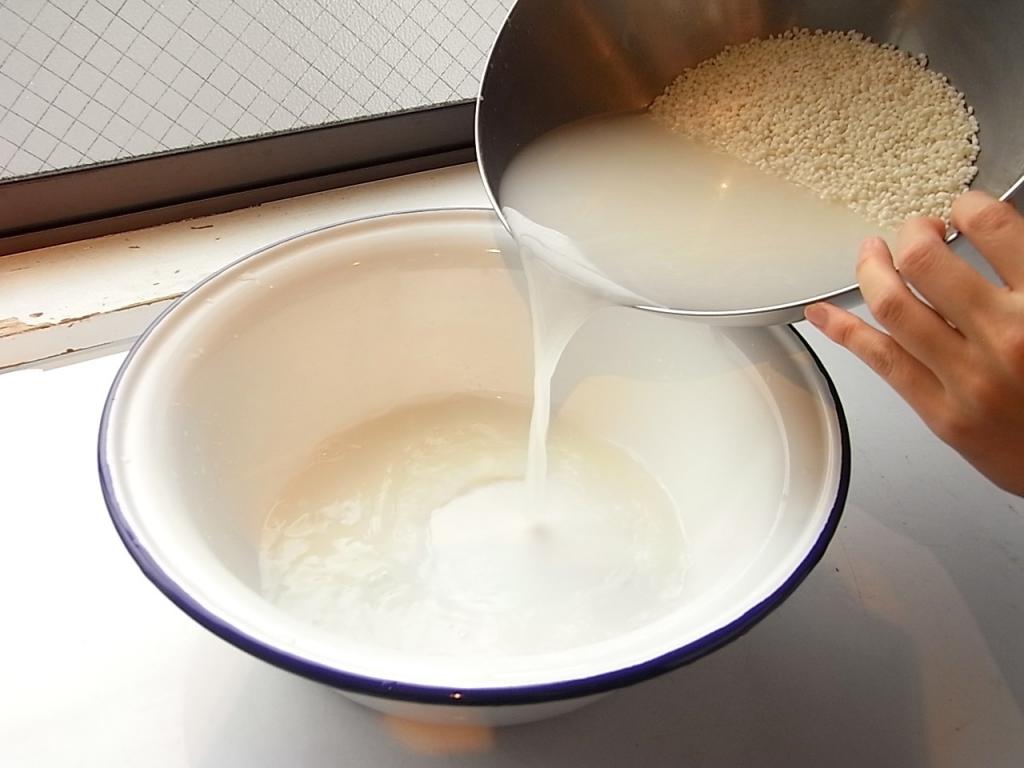 خواص آب برنج برای پوست های چرب