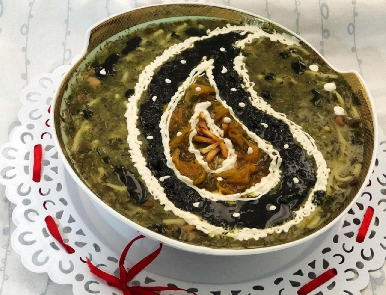 مدل تزیین آش رشته با کشک و نعناع داغ 3