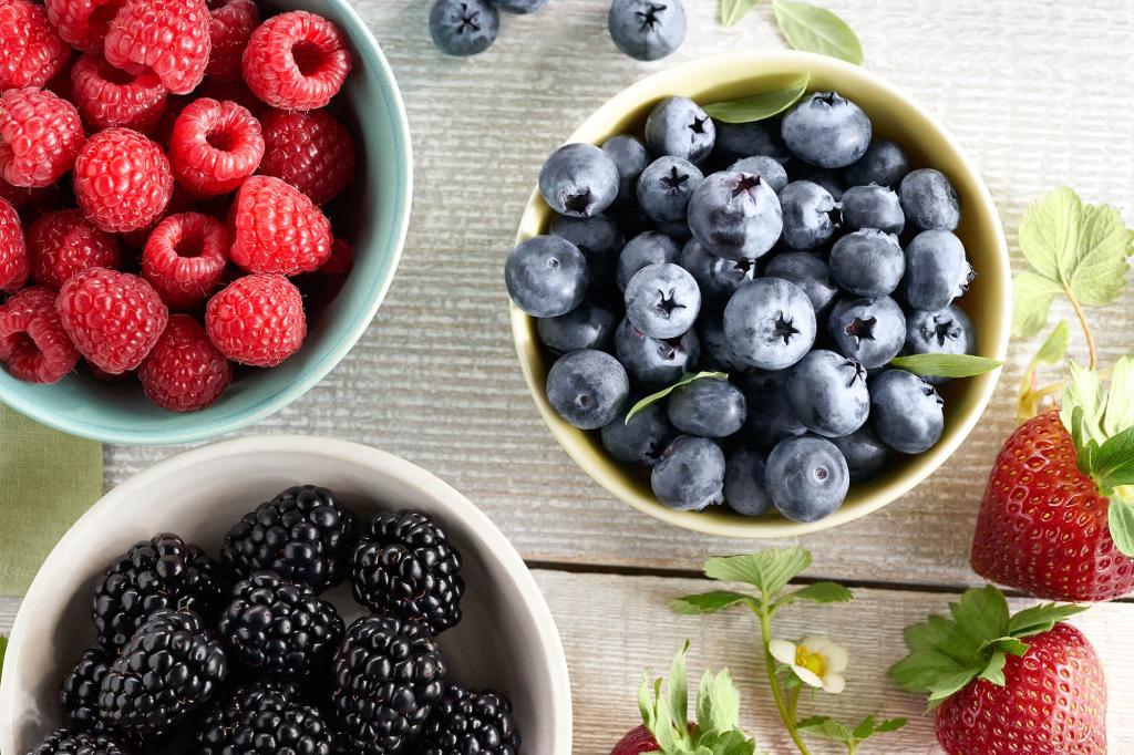 میوه های بدون قند برای افراد دیابتی:توت فرنگی و شاه توت