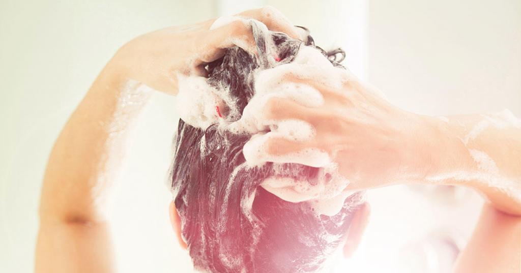 درصورتی که دچار دچار خارش پوست سر شبانه هستید، هر چند وقت یکبار باید موهای خود را بشویید؟