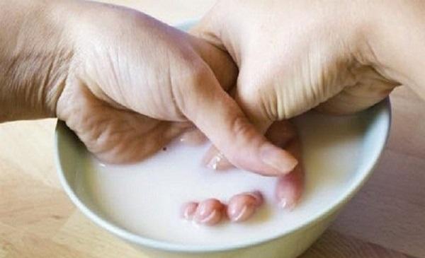 درمان های خانگی برای پوسته پوسته شدن نوک انگشتان با شیر