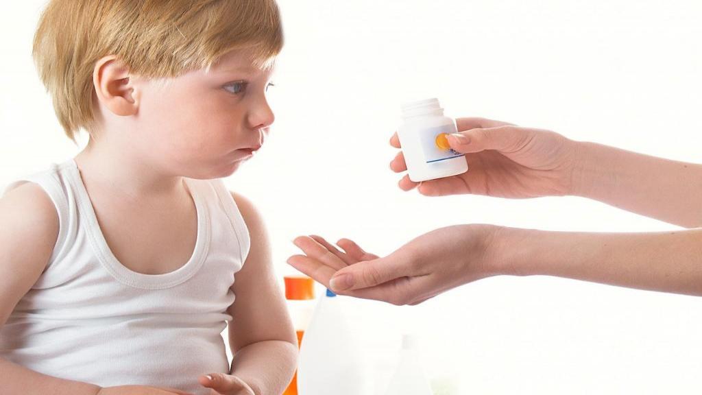 پردنیزولون (Prednisone) برای کودکان: عوارض جانبی، مقدار مصرف و تداخلات دارویی آن