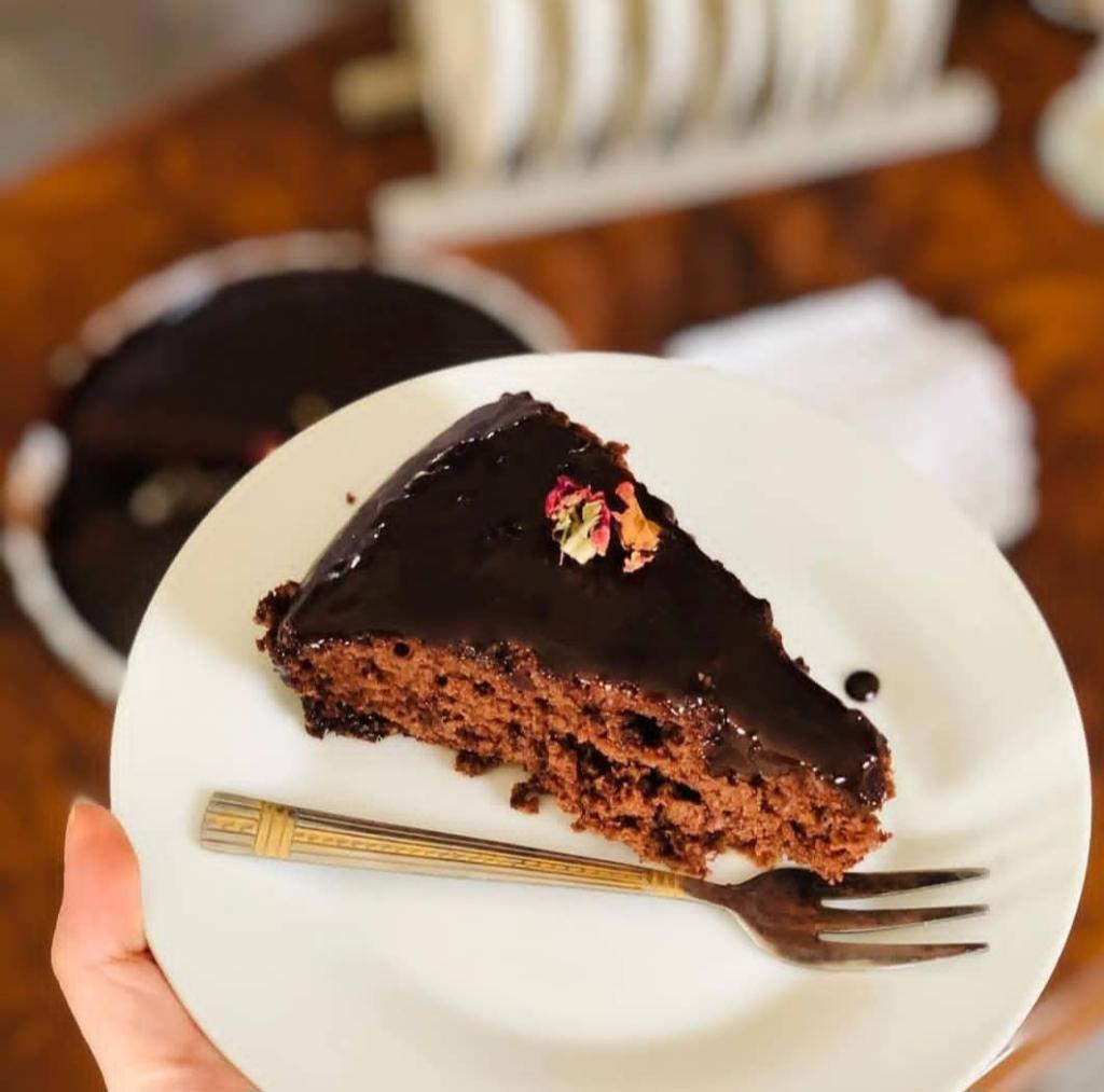 طرز تهیه کیک نسکافه ای با روکش شکلات