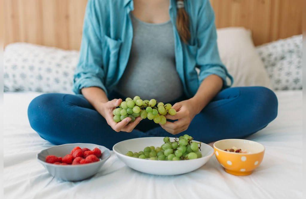 دوران بارداری و خوردن انگور 