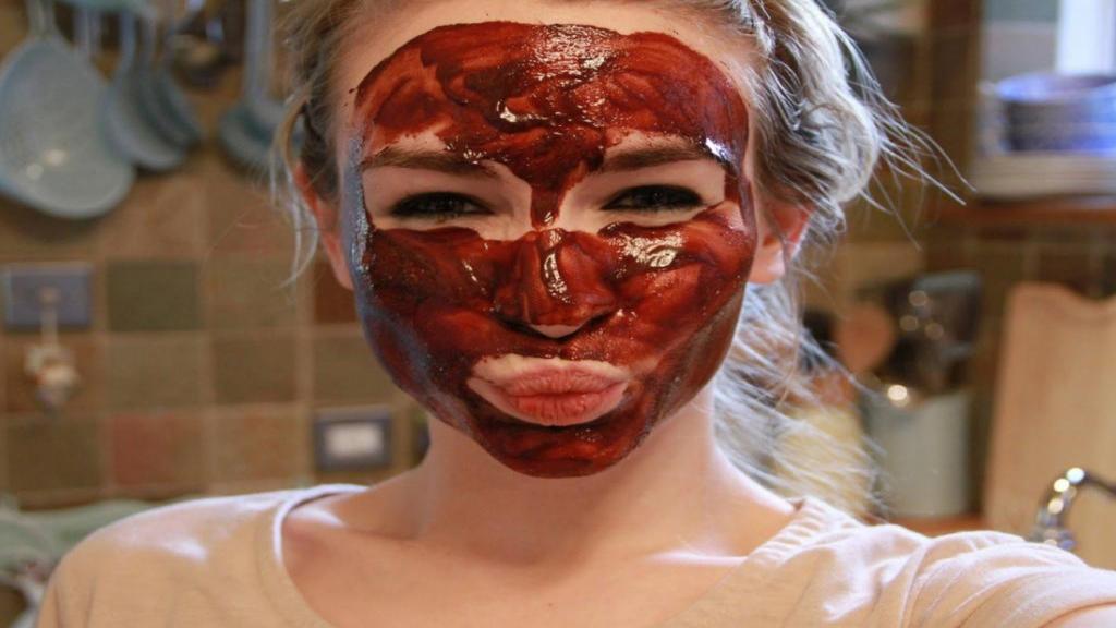 آموزش طرز تهیه 6 ماسک خانگی صورت با گیلاس برای انواع پوست ها