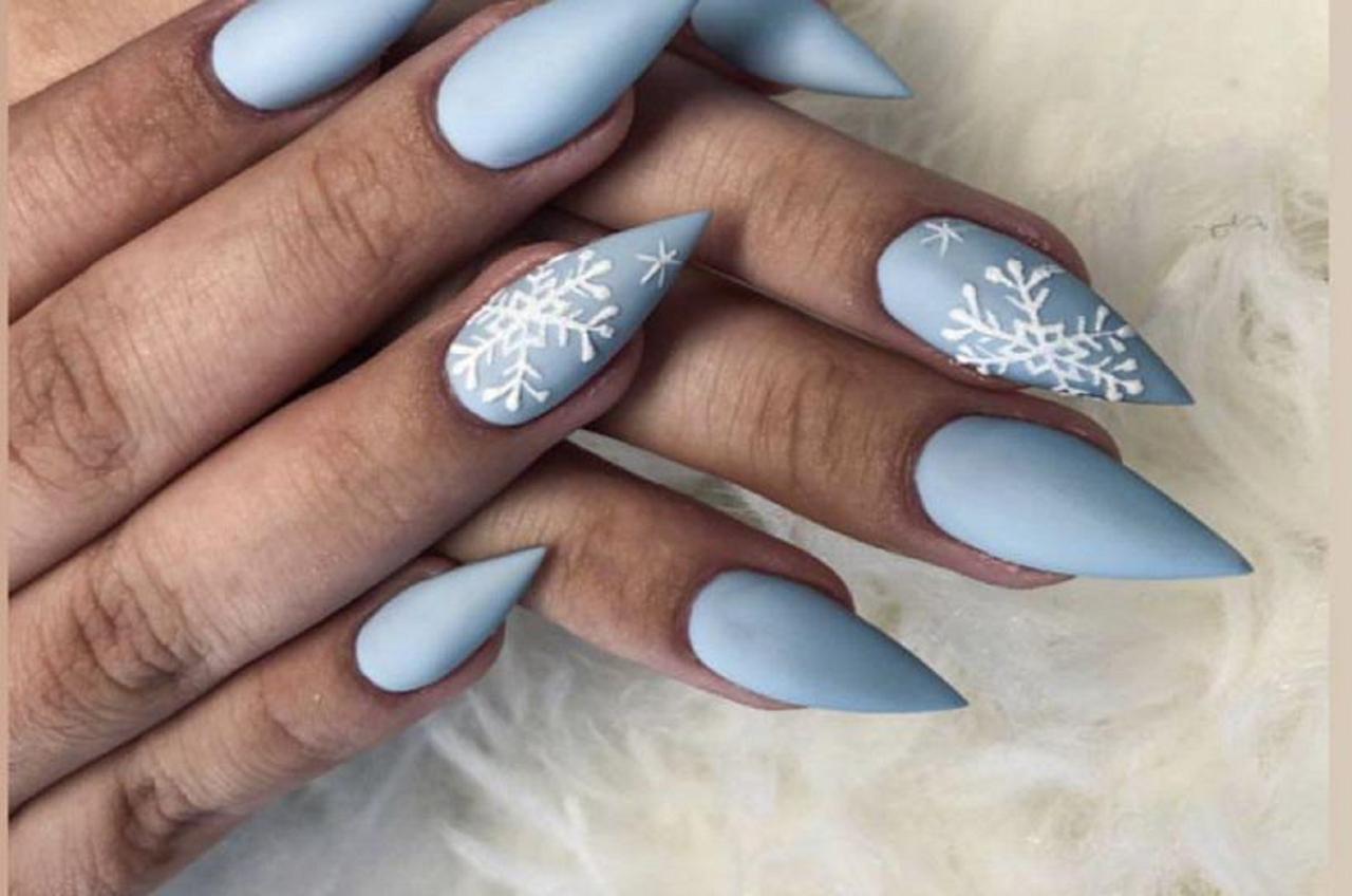 مدل ناخن برای زمستان آبی پودری یخی