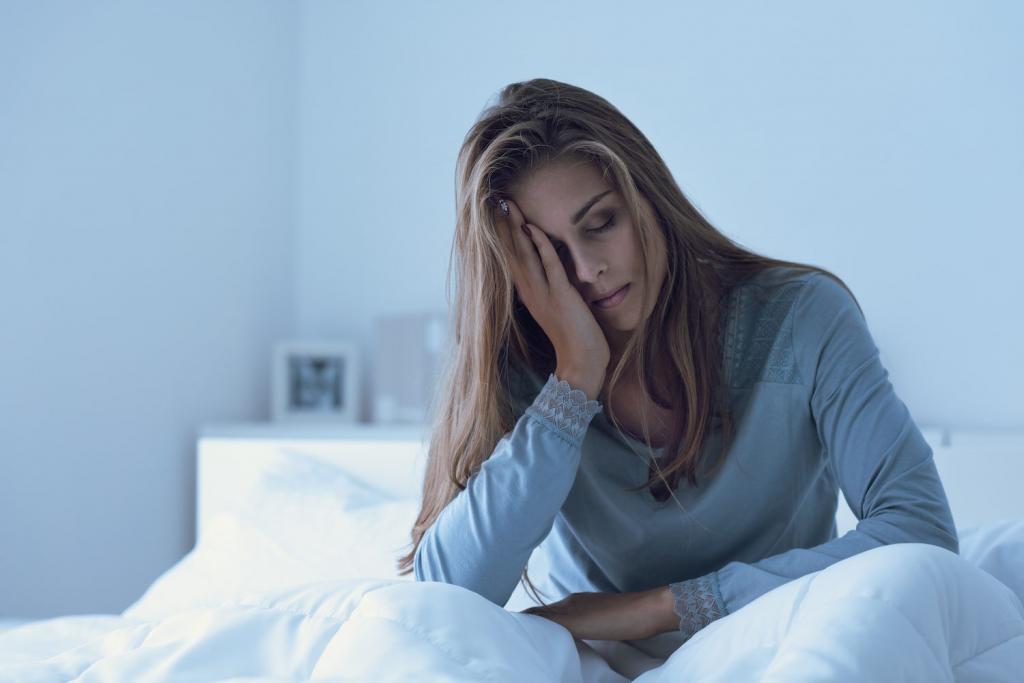 علت احساس سرما در بدن در تابستان: کمبود خواب 