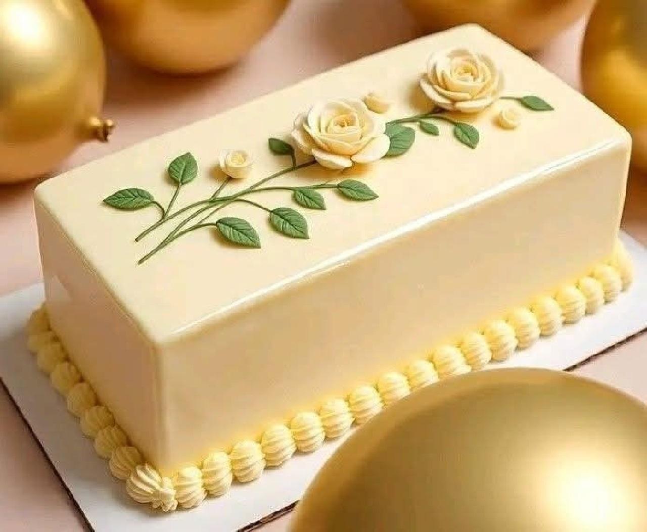 کیک روز مادر ساده و شیک با تزیین گل