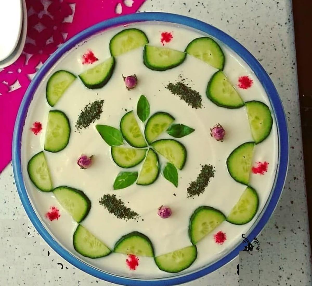 مدل تزیین ماست و خیار یا نعناع و گل محمدی1