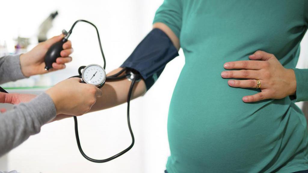 فشار خون بالا در دوران بارداری چه دلایلی دارد و چگونه درمان می شود؟