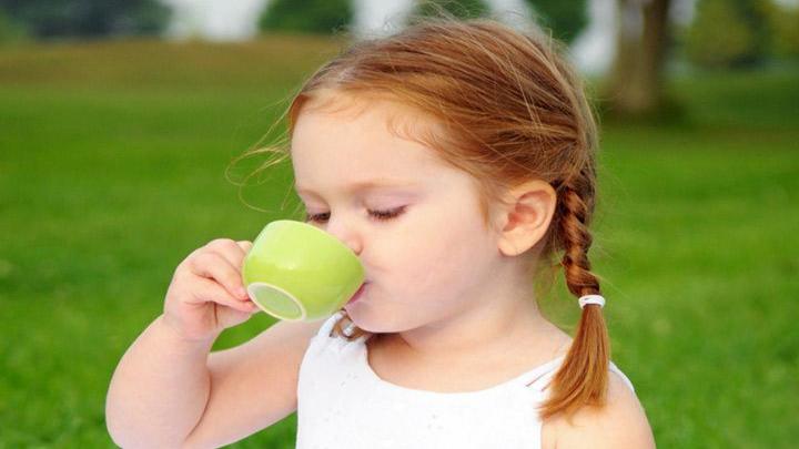 آیا نوشیدن چای برای کودکان بی ضرر است؟