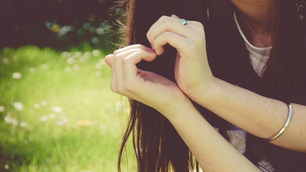 21 تفاوت عشق و دوست داشتن از دیدگاه روانشناسی