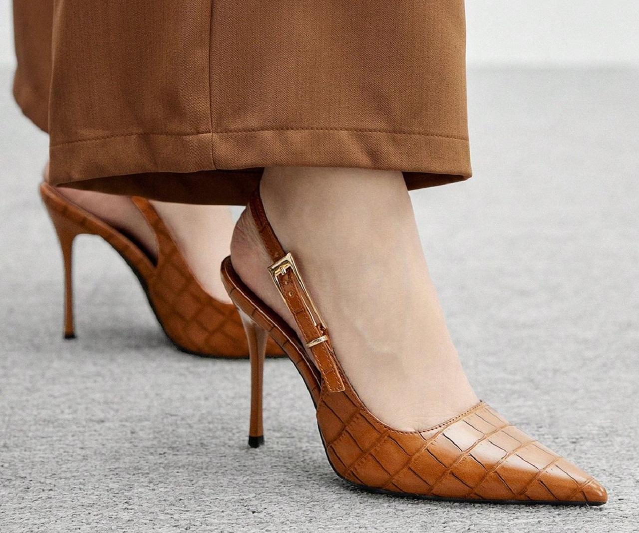 مدل کفش مجلسی پاشنه بلند چرم قهوه ای 1