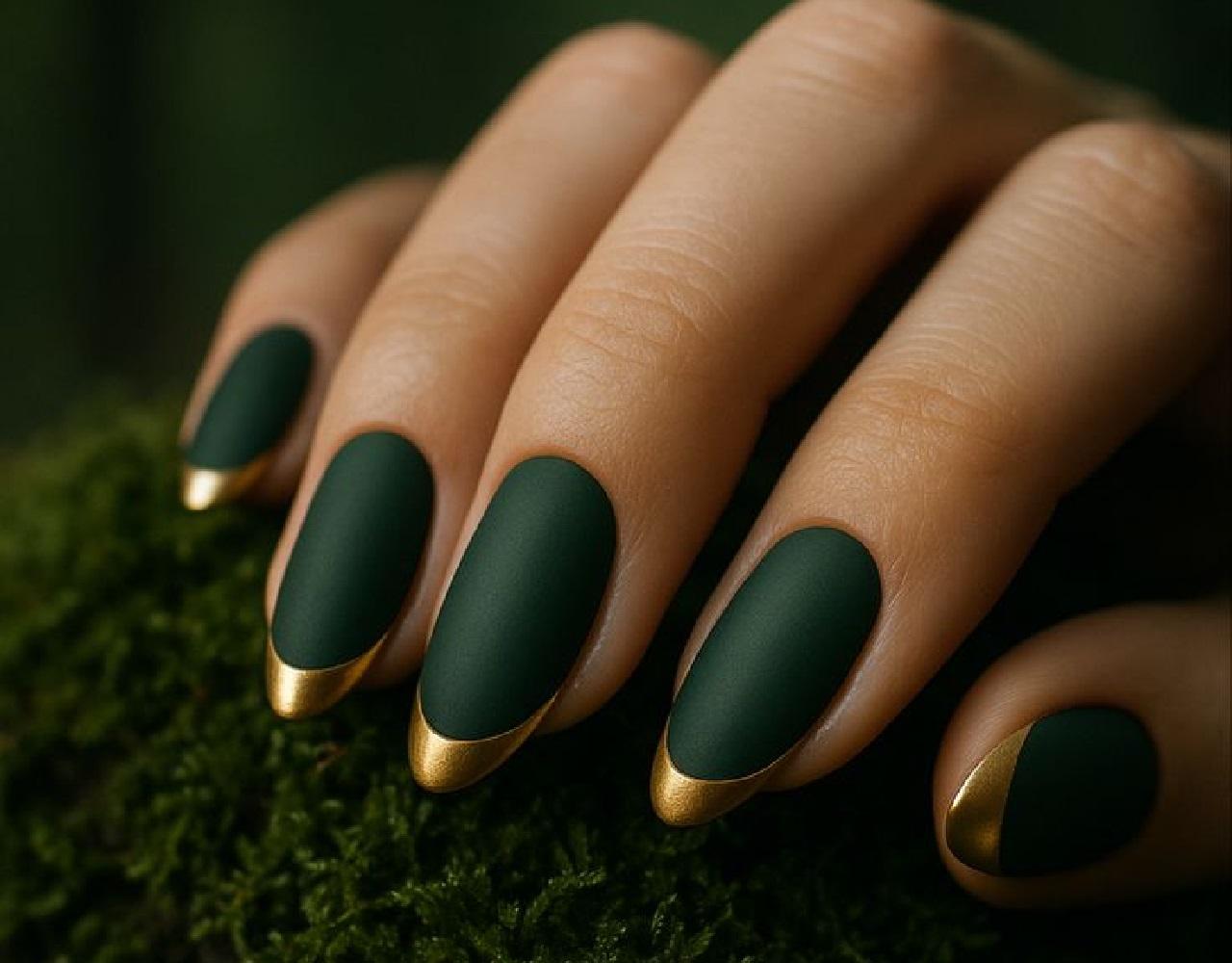 مدل ناخن سبز یلدایی 1