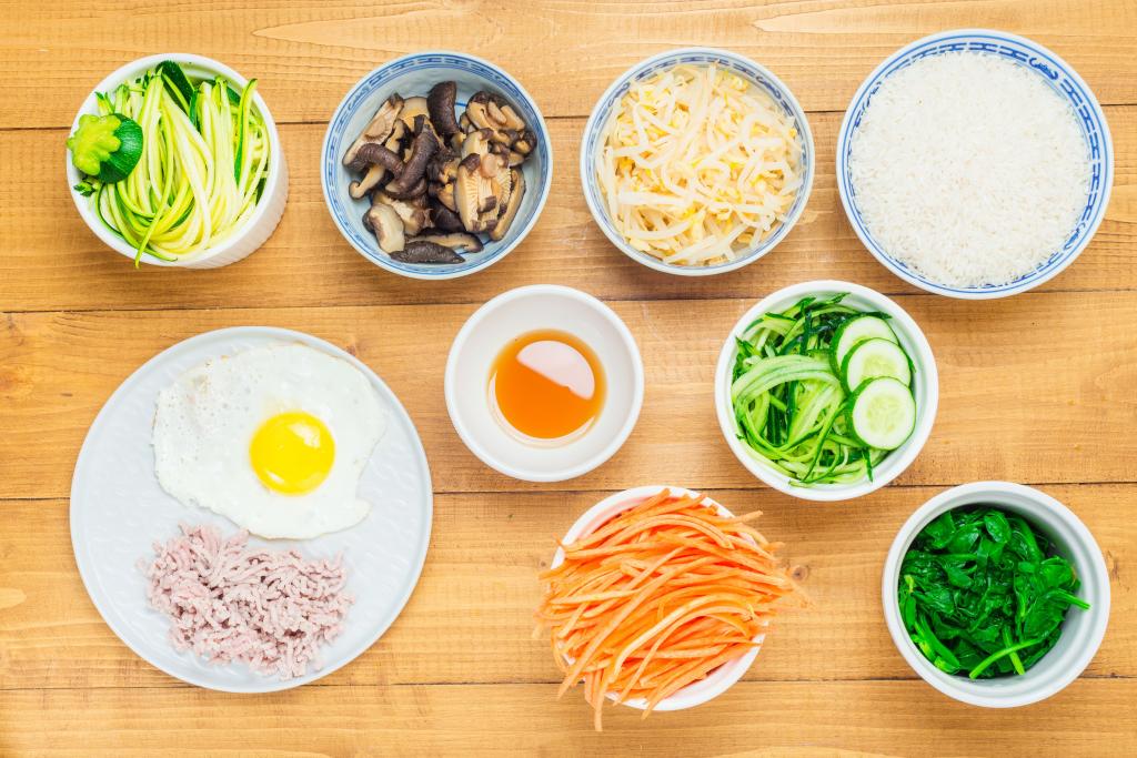 طرز تهیه غذای کره ای Bibimbap برنج مخلوط