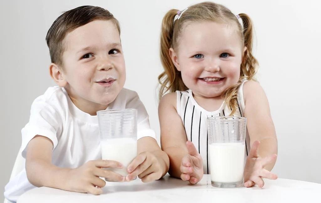 به کودکان شیر کم چرب بدهیم یا پر چرب؟