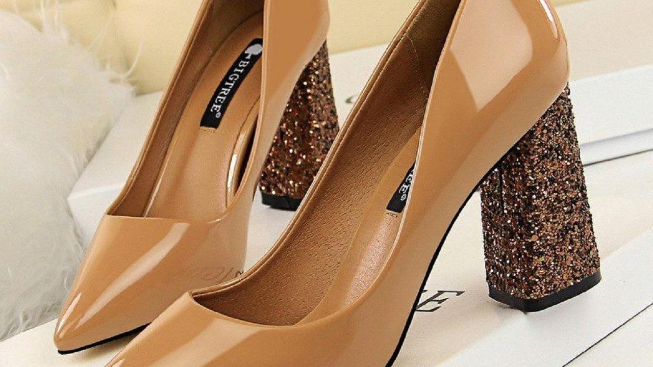 مدل کفش مجلسی پاشنه بلند چرم قهوه ای2