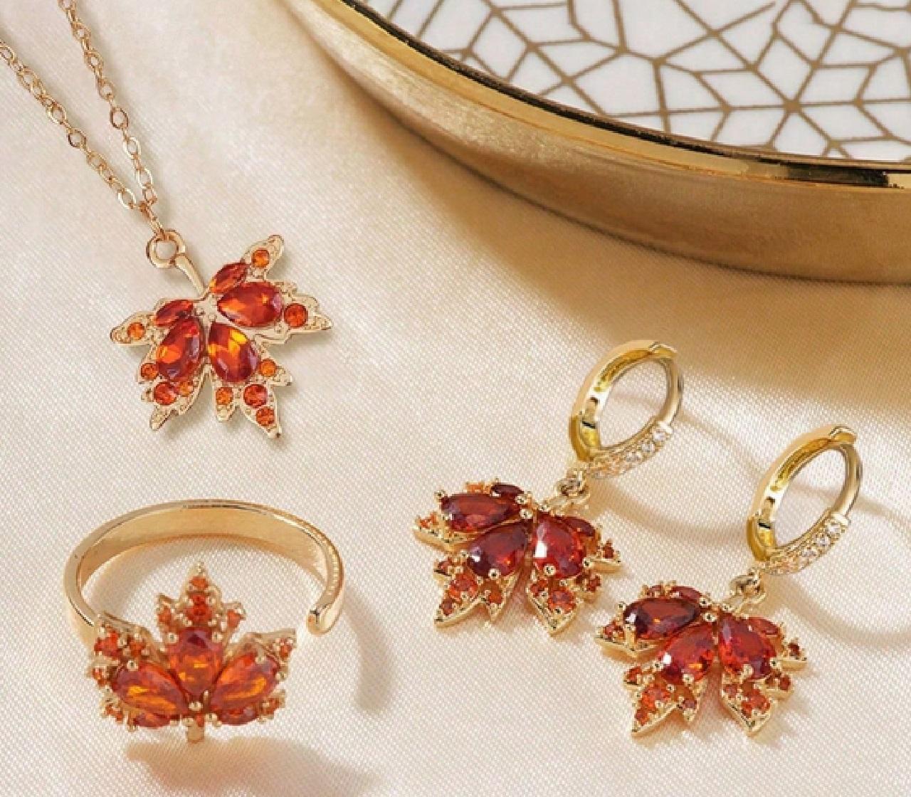 اکسسوری یلدایی ست طرح برگ با دانه های انار