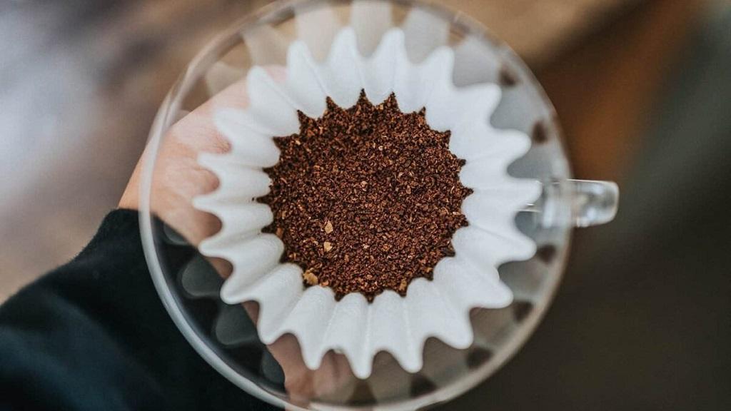 کاربرد فیلتر قهوه؛ 17 استفاده از صافی قهوه در آشپزخانه، باغ و نظافت