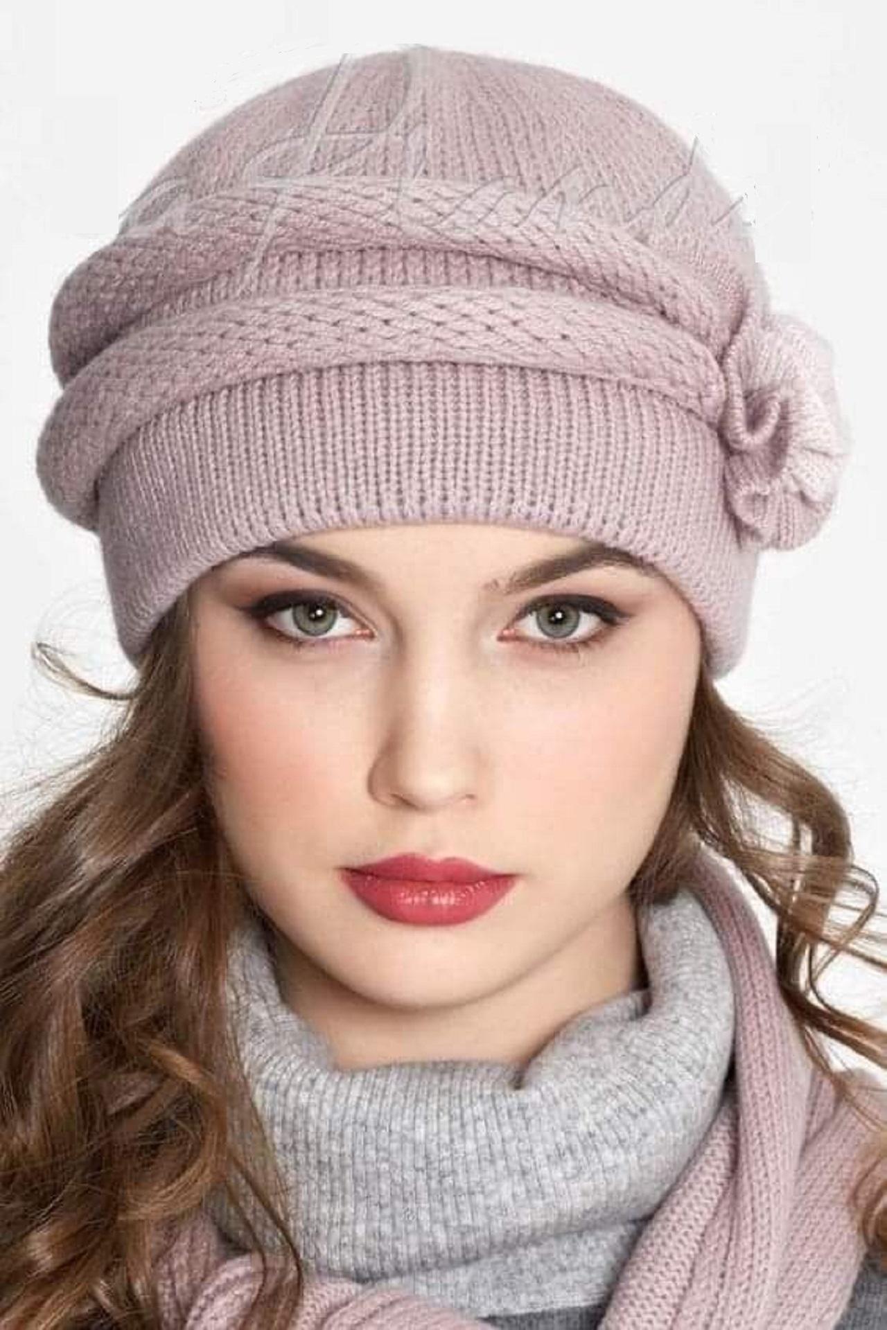 مدل کلاه بافتنی دخترانه ساده و مینیمال  5