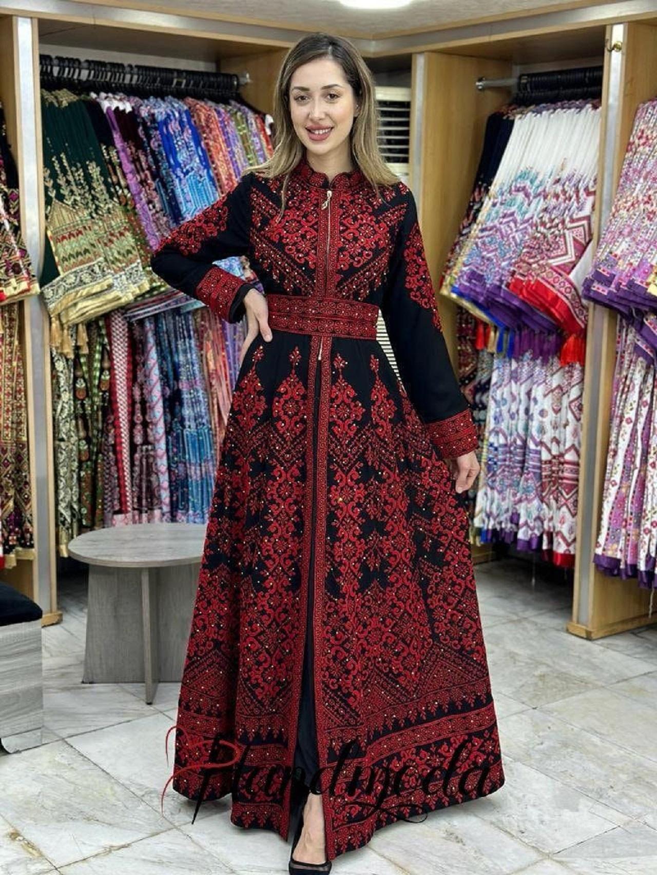 مدل لباس یلدایی عروس طرح سنتی 2