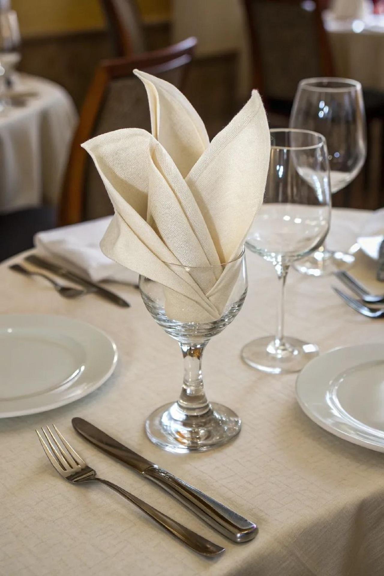 تزیین دستمال سفره در لیوان8