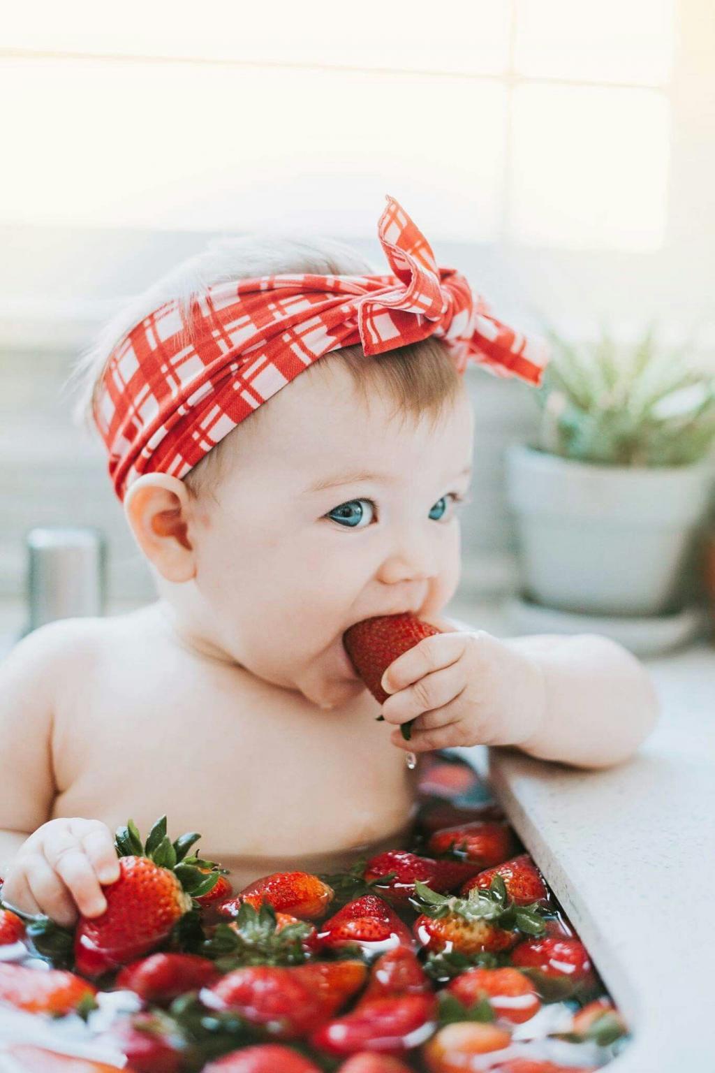 خوردن توت فرنگی برای کودکان
