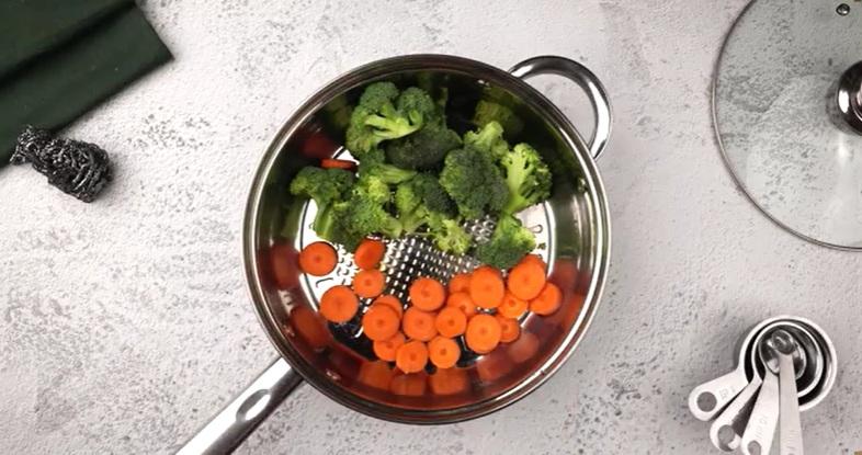 نحوه نچسب کردن ماهی تابه با روغن 11