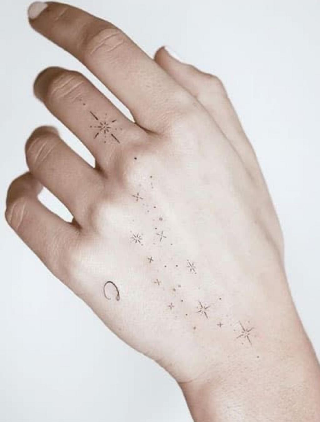طرح تاتو ستاره روی دست 3