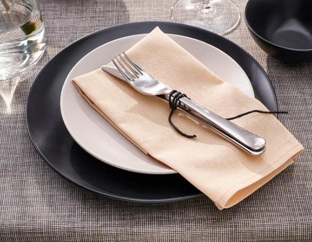 مدل تزیین دستمال سفره برای قاشق و چنگال 2