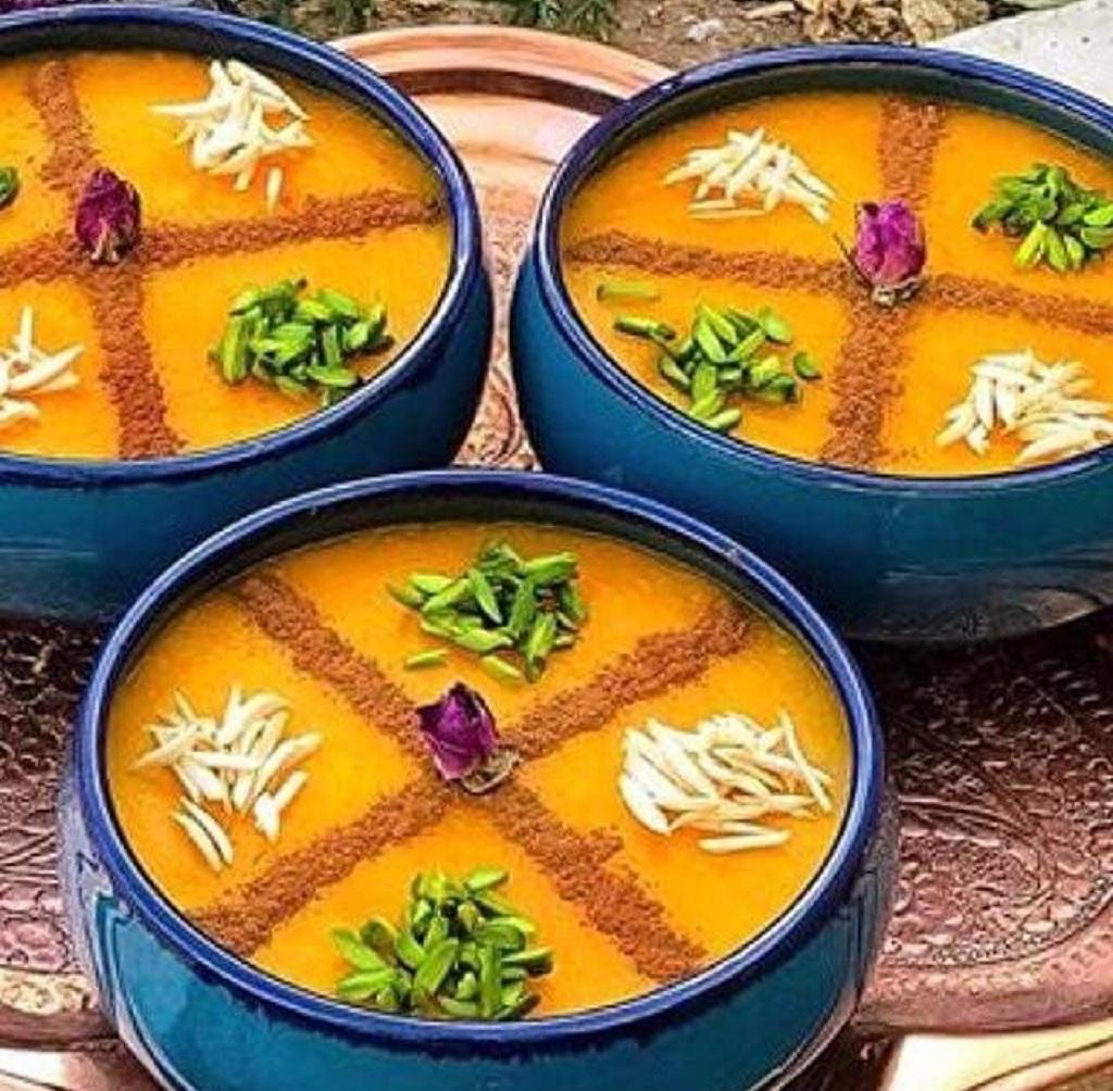 مدل تزیین شله زرد با خلال بادام و پسته 10