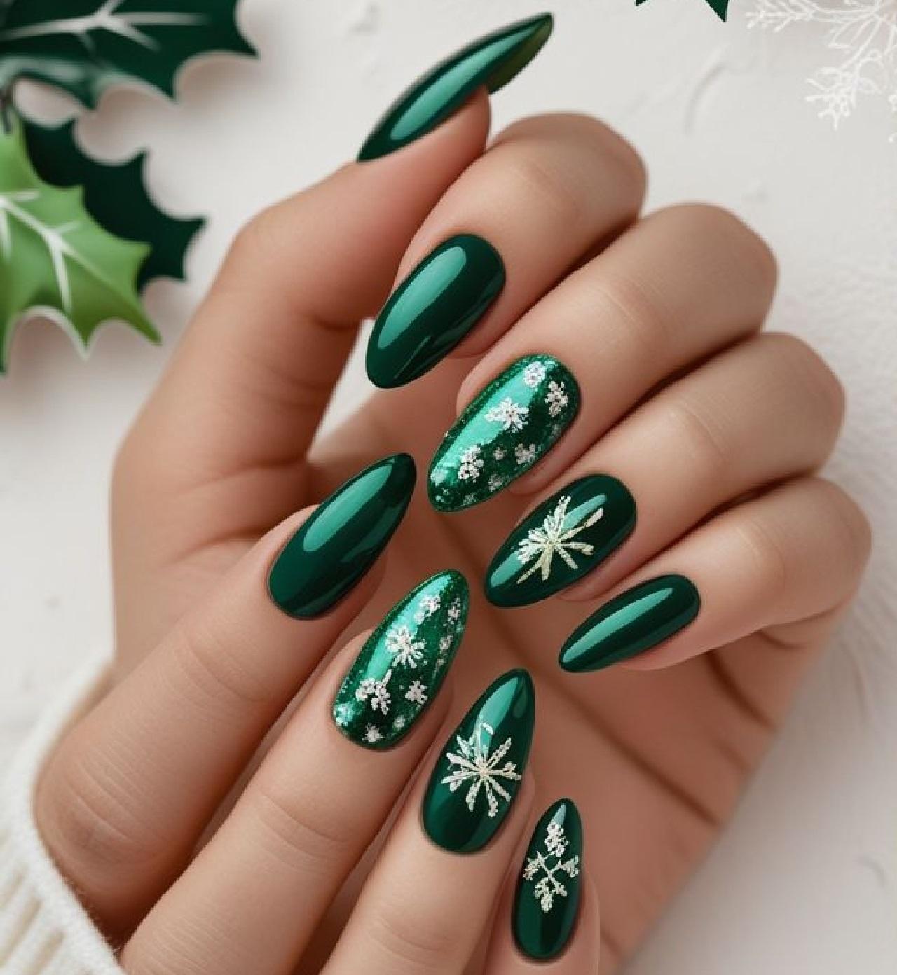 طرح ناخن با نمادهای یلدا سبز